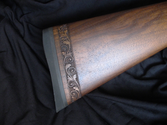 Prodloužení pažby- spoj maskován řezbou