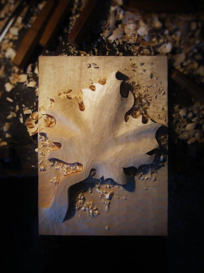 Javorový list (řezba z lípy)