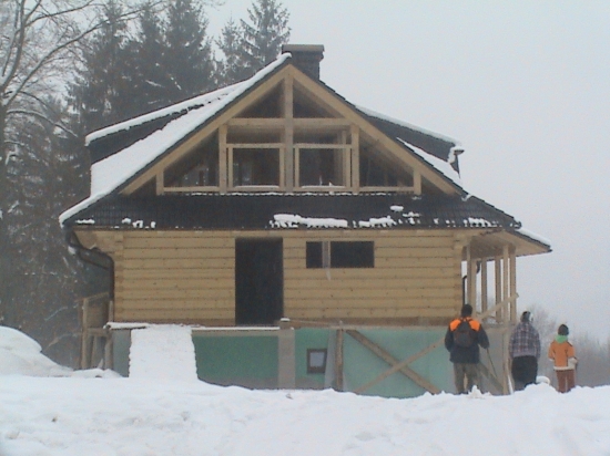 Polovnicka chata vo vystavbe
