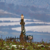 sedím na kríži...