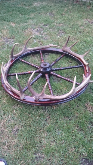 Luster zo starého kolesa