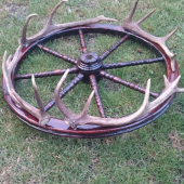 Luster zo starého kolesa