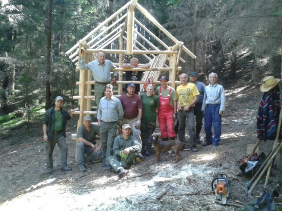 Brigáda- stavanie krmelca