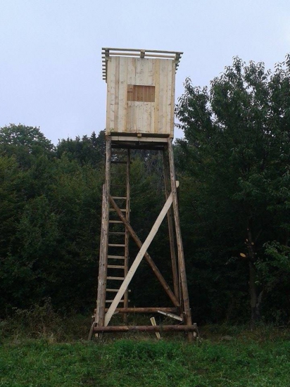 Kritizovaný posed už stojí