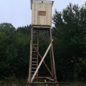 Kritizovaný posed už stojí