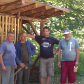 stavba krmelca