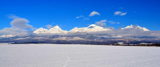 ...slnečná tatranská panoráma....