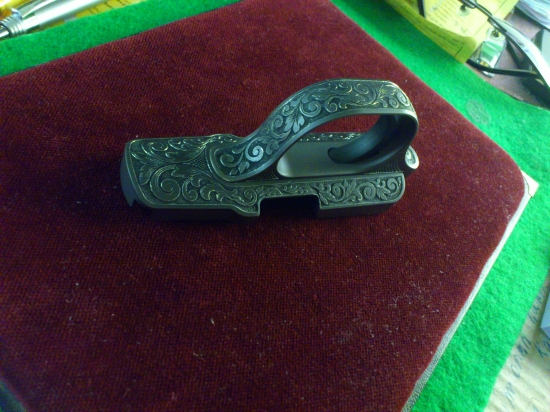 gravírovaný uzaver na Blaser R8