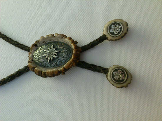 polovnícka kravata ...