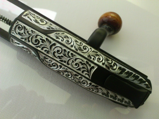 gravirovaný uzaver na Blaser R8..