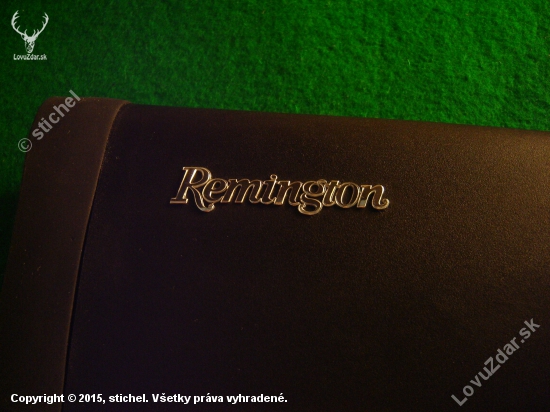 strieborný vypílený nápis remington vsadený do umelej pažby,,,