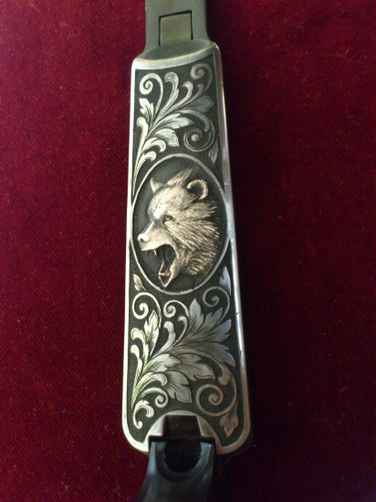 gravirovana nabojova schranka na gulovnicu 550 CZ,, ornament + strieborna hlava med