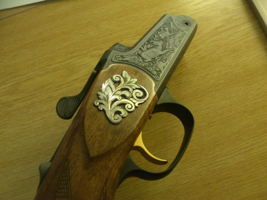 strieborný vypílený ornament na gulovnicu Blaser K95