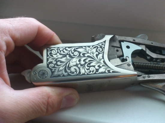 gravirovaný ornament na baskulu ....