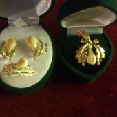 zlaté naušnice ,príves a prsten s grandlami ........