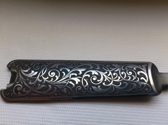 Ručne gravirovana nabojova schranka na gulovnicu CZ 550..