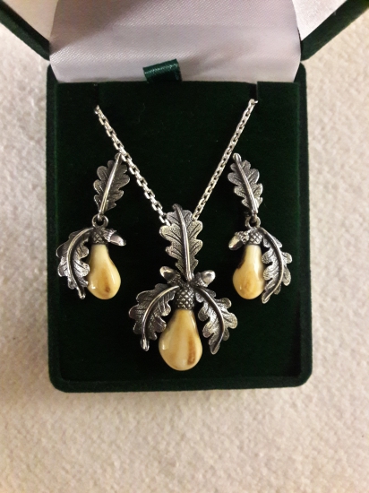 polovnícka strieborna suprava s grandlami...