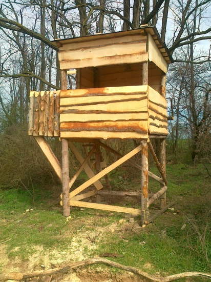 chlapci stavali posed,ja musela zahradu ryľovať..