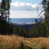 Krasna Horka v pozadi