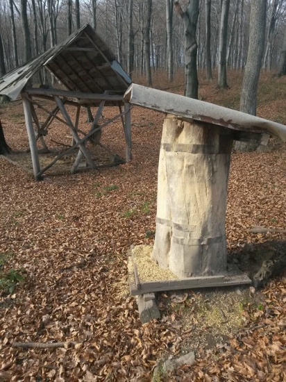 Krmelec a pristrešok