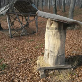 Krmelec a pristrešok