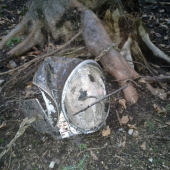 kŕmny valec po návšteve medveďa