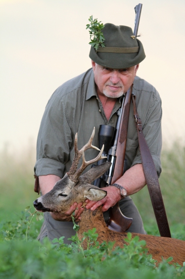 Doprovod kamaráda a jeho životní srnec