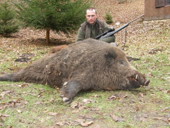 200 Kg ,nemá spodné zbrane