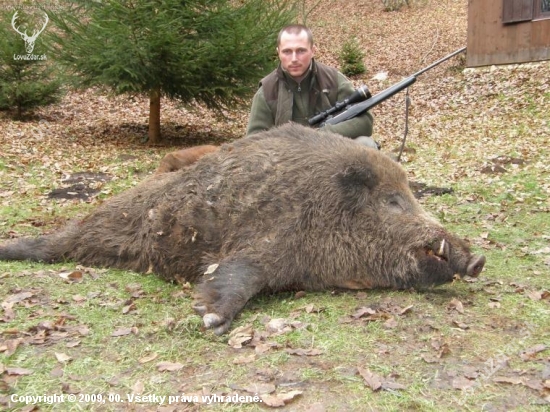 200 Kg ,nemá spodné zbrane