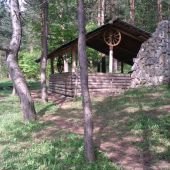 Zrub v zelenom udoli.