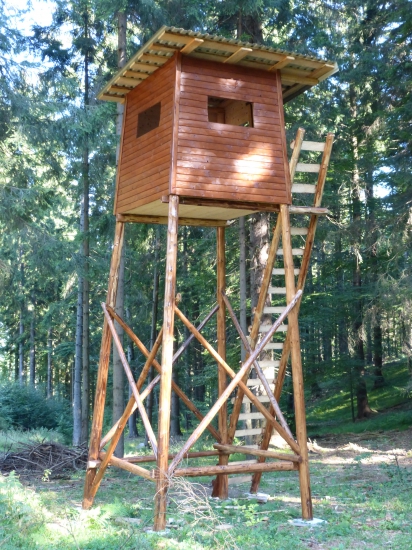 Nový posed pokrstený.