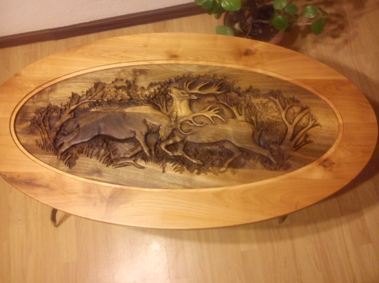 Stolik -orech a cerešna.