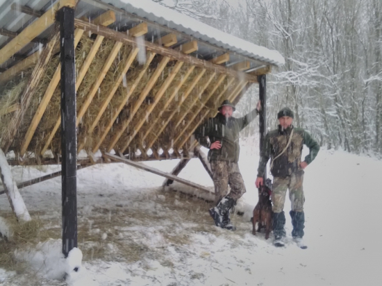 Dopĺňanie senníka (na Jazerci)