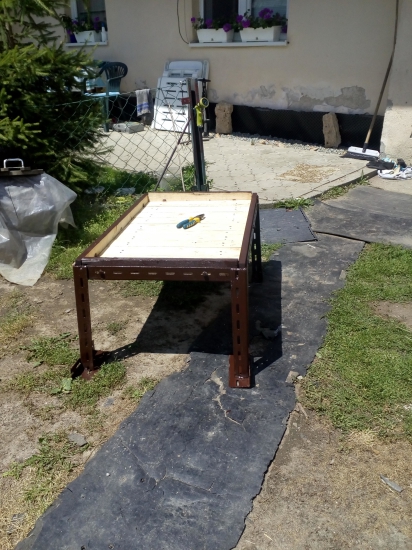 krmni stôl na  vnadisko