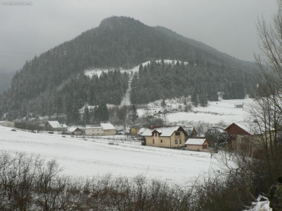 Dedinka v údolí