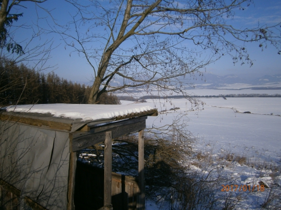 Krytá poľovnícka lavička