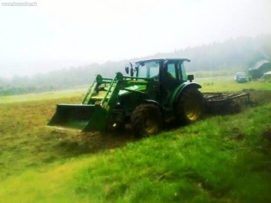 pracovalo sa aj za dažďa