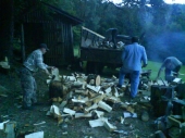 Príprava dreva pri chate PZ