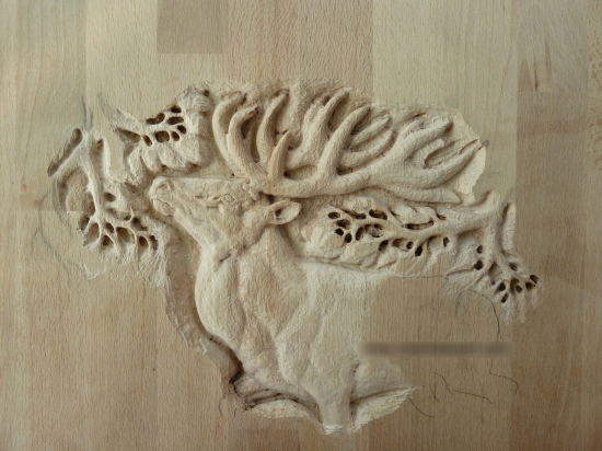 nedokoncena rezba jelena.