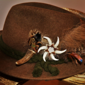 Ozdoba z liščích špičáků