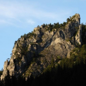 podvecerny skalny masiv