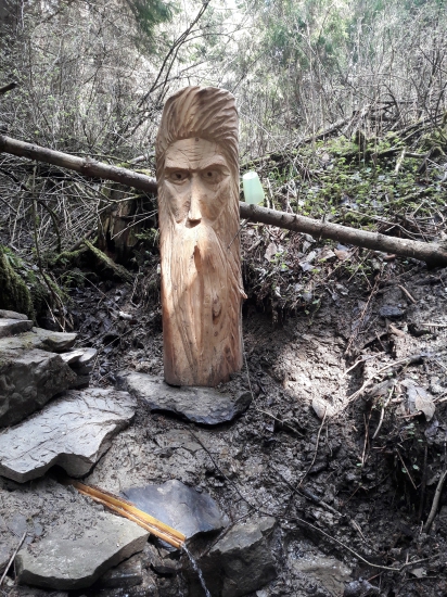 Prechádzka pri studničke