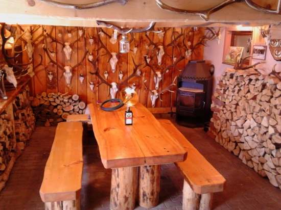 Izbička za garážou.