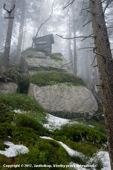 Posed na skále