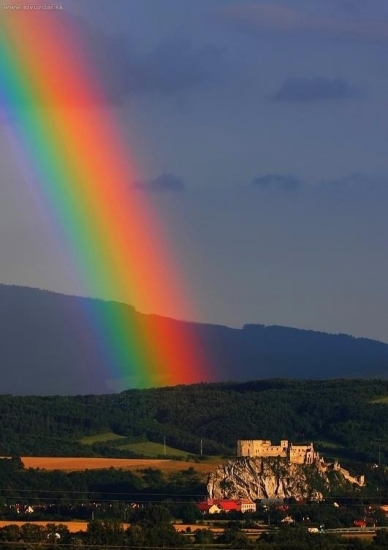 Pohľad z môjho dvora - hrad Beckov