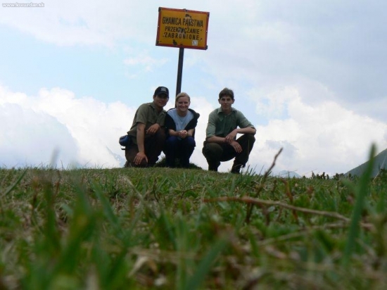 Mladí lesnici a lesna managerka