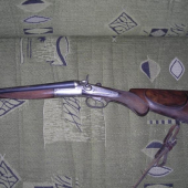 Našli jsme jí doma na pudě za trámem.