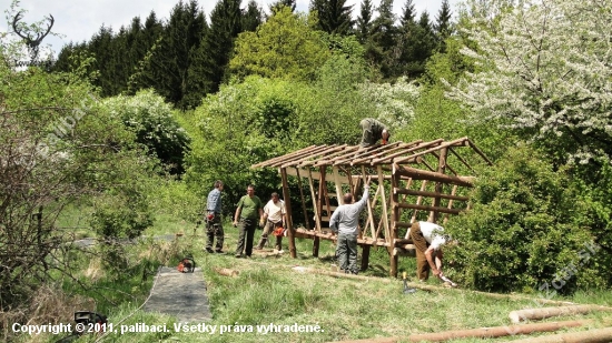 No už sa to začina podobať na krmelec