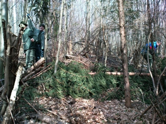 Príprava stojok na posed
