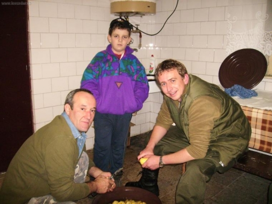 Čistenie zemiakov na guľaš